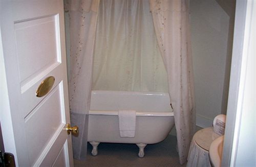 1899 Wright & Carriage House Bed & Breakfast Asheville