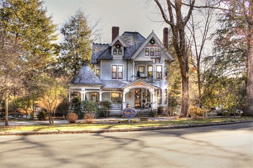 Bed & Breakfast 1899 Wright & Carriage House