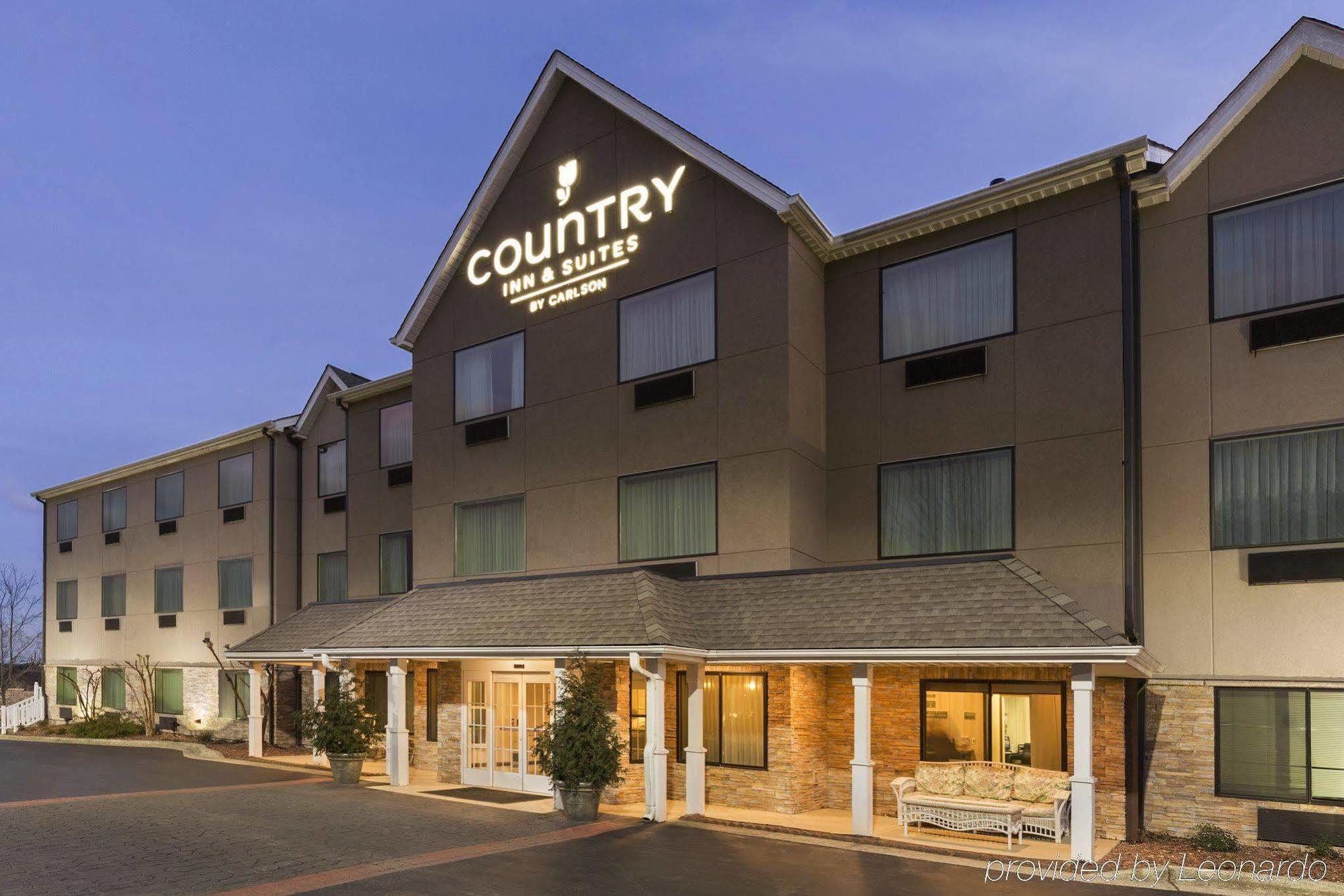 Country & By Radisson, At Outlet Mall, Nc 3*