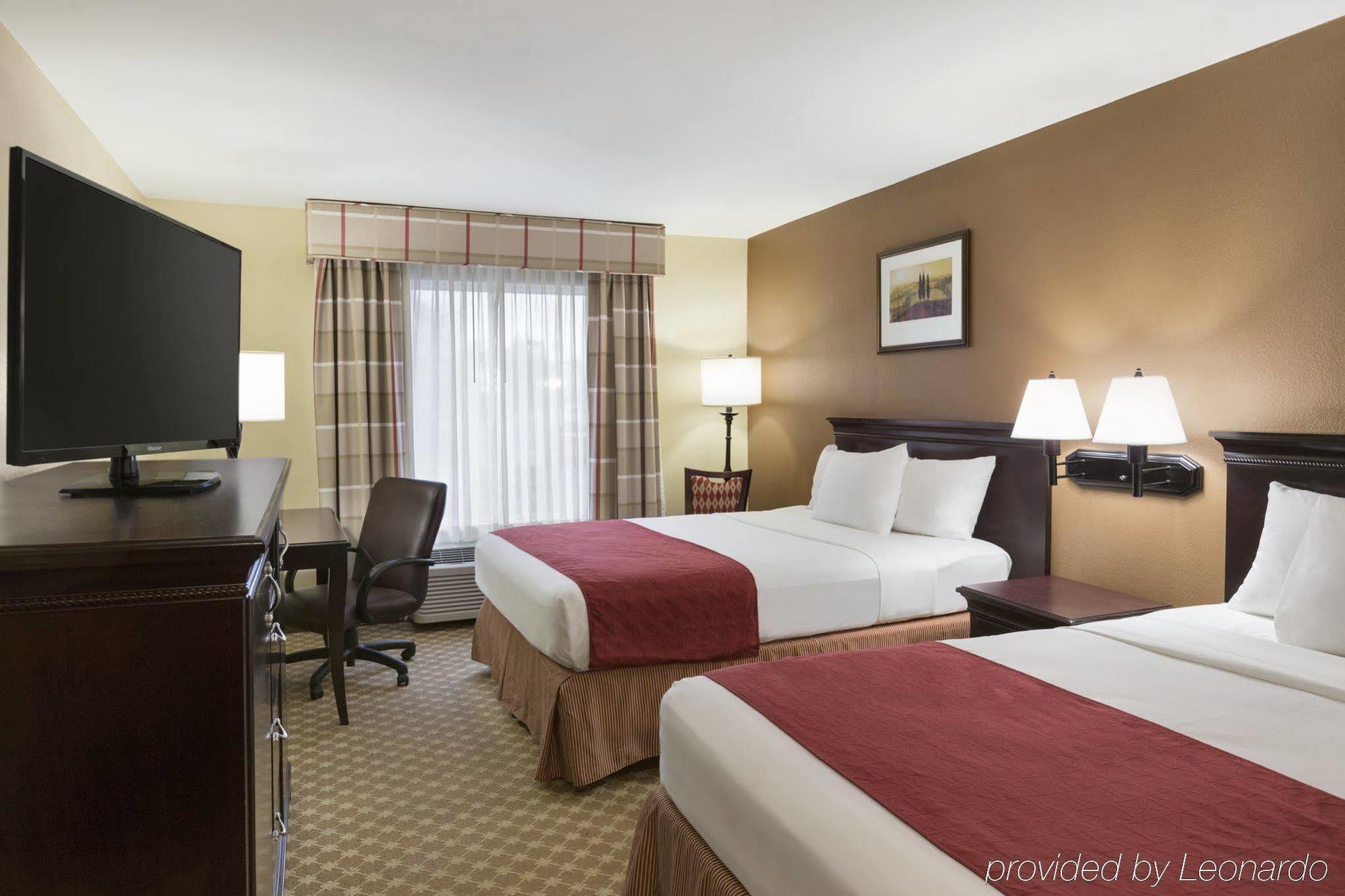 Country & By Radisson, At Outlet Mall, Nc 3*