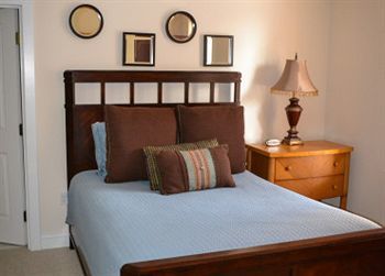 Posh, The Boutique At Biltmore Village 3* Asheville