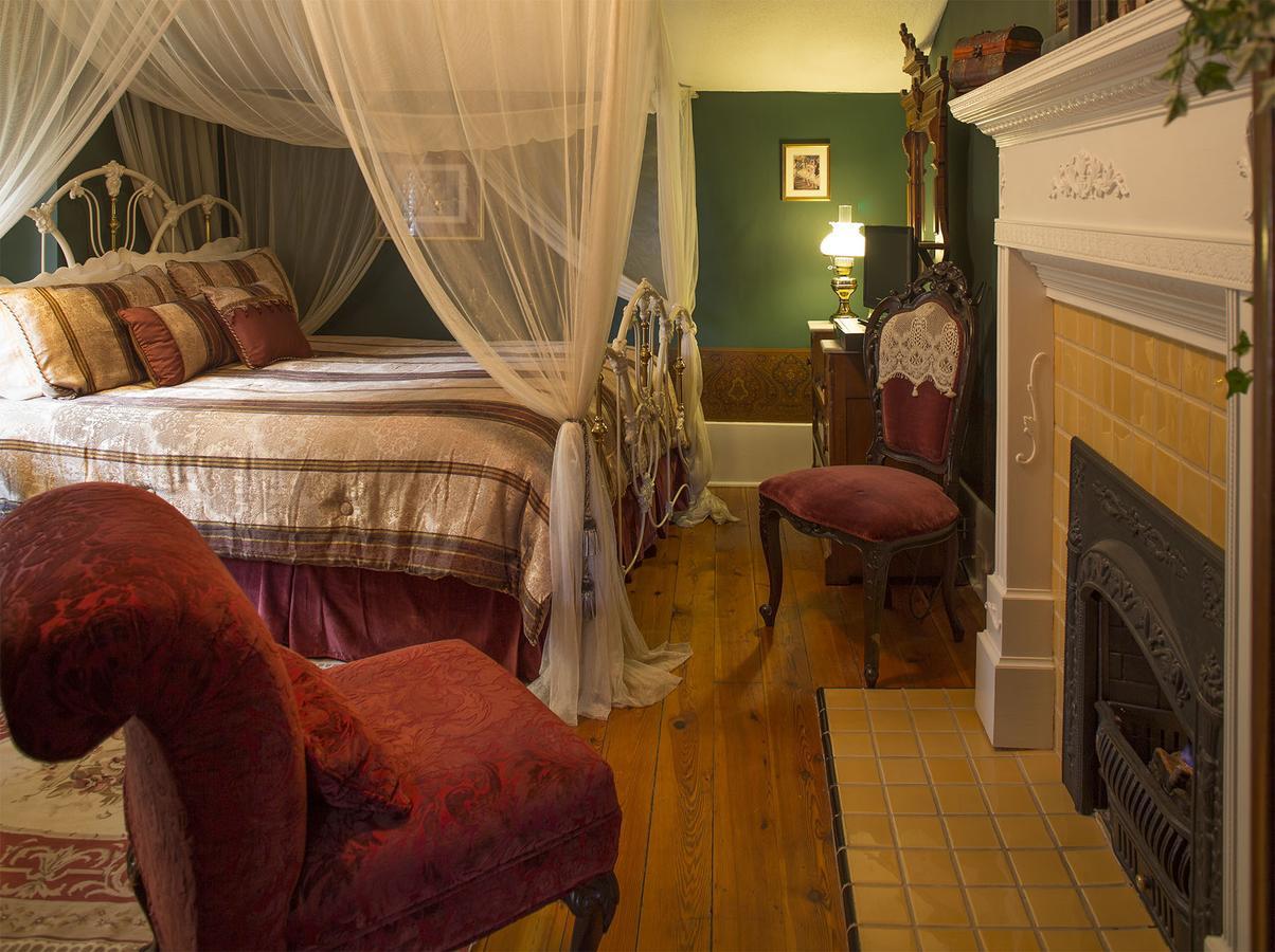 Bed & Breakfast A Bed Of Roses Asheville