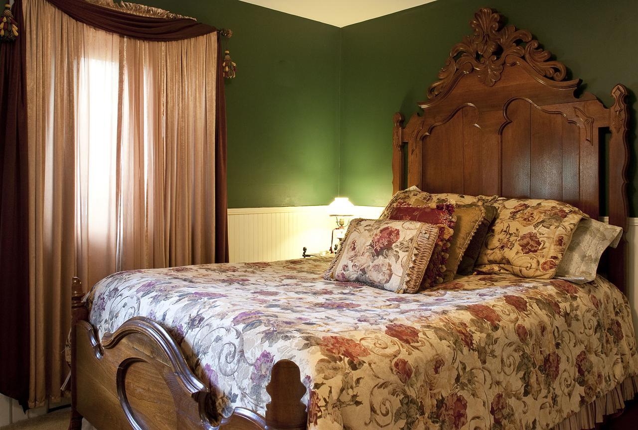 Bed & Breakfast A Bed Of Roses Asheville