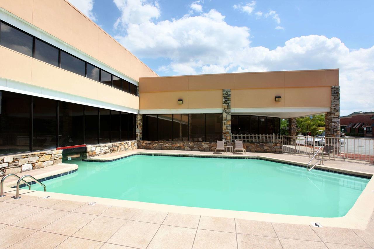 Ramada By Wyndham / Biltmore West Asheville