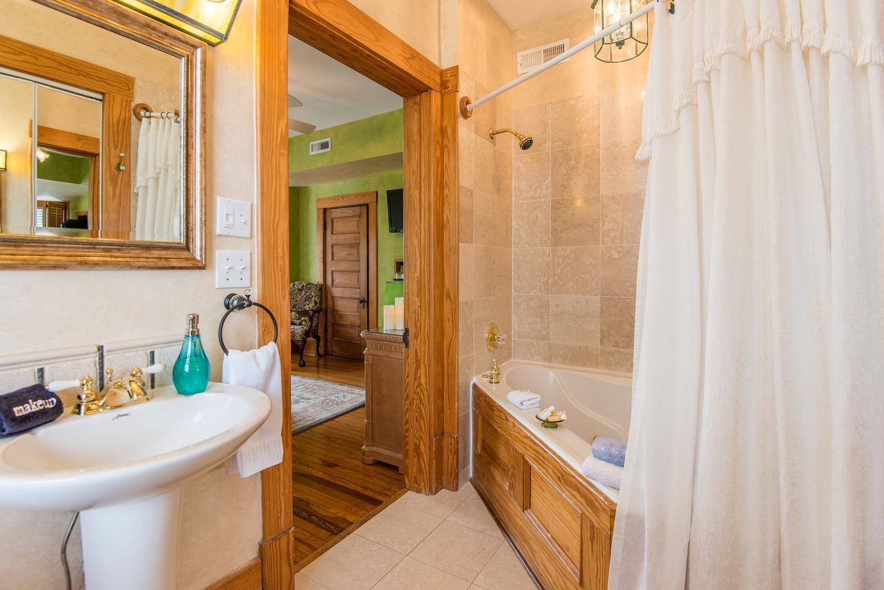 At Cumberland Falls Bed & Breakfast Bed & Breakfast Asheville