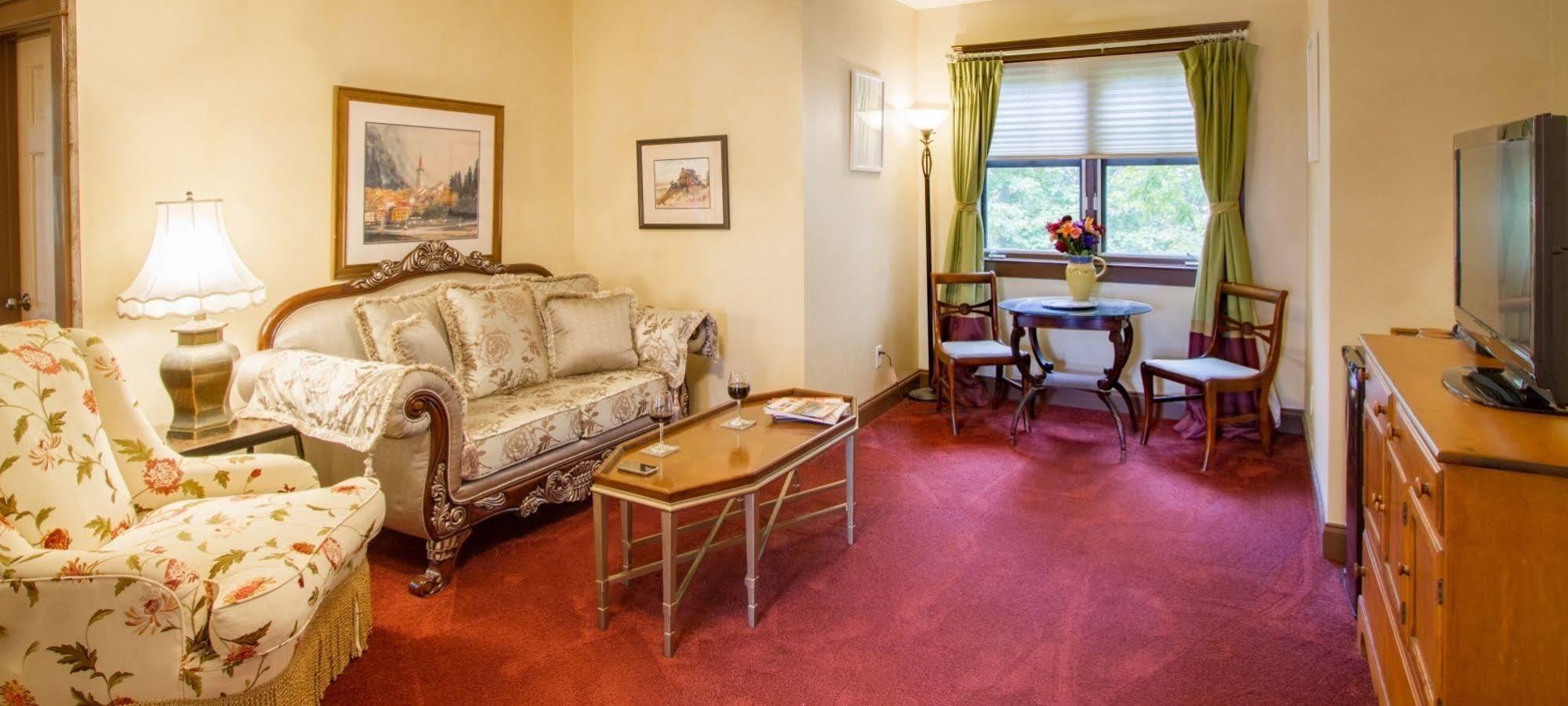 Hill House Hotel 3*