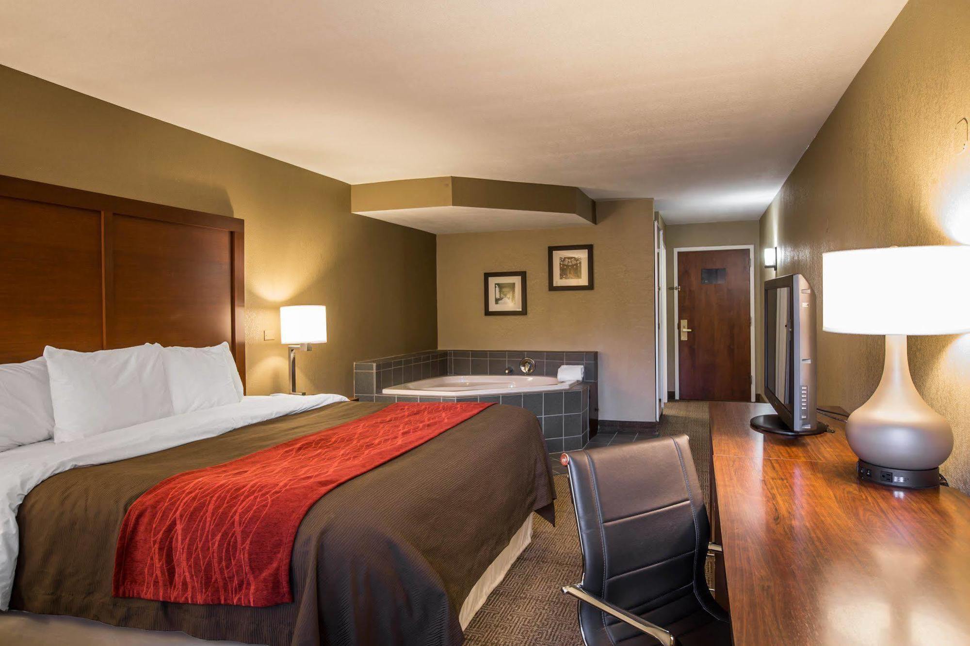 Comfort Biltmore West 2*