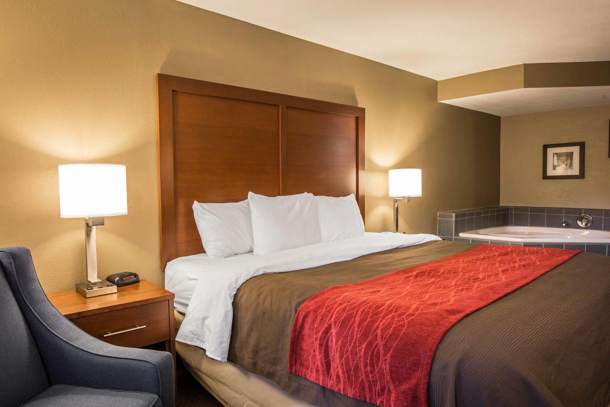 Inn Comfort Biltmore West 2*