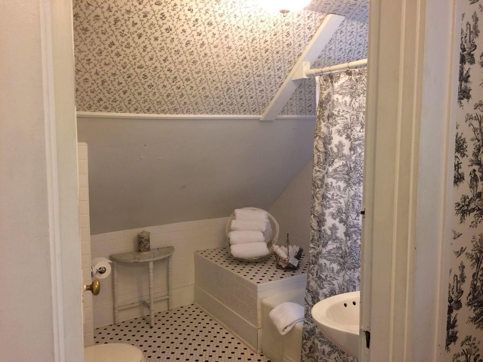 Oakland Bed & Breakfast 3*