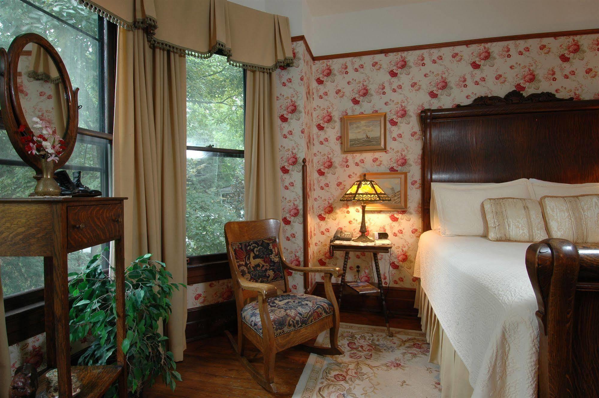 1899 Wright & Carriage House 3* Asheville