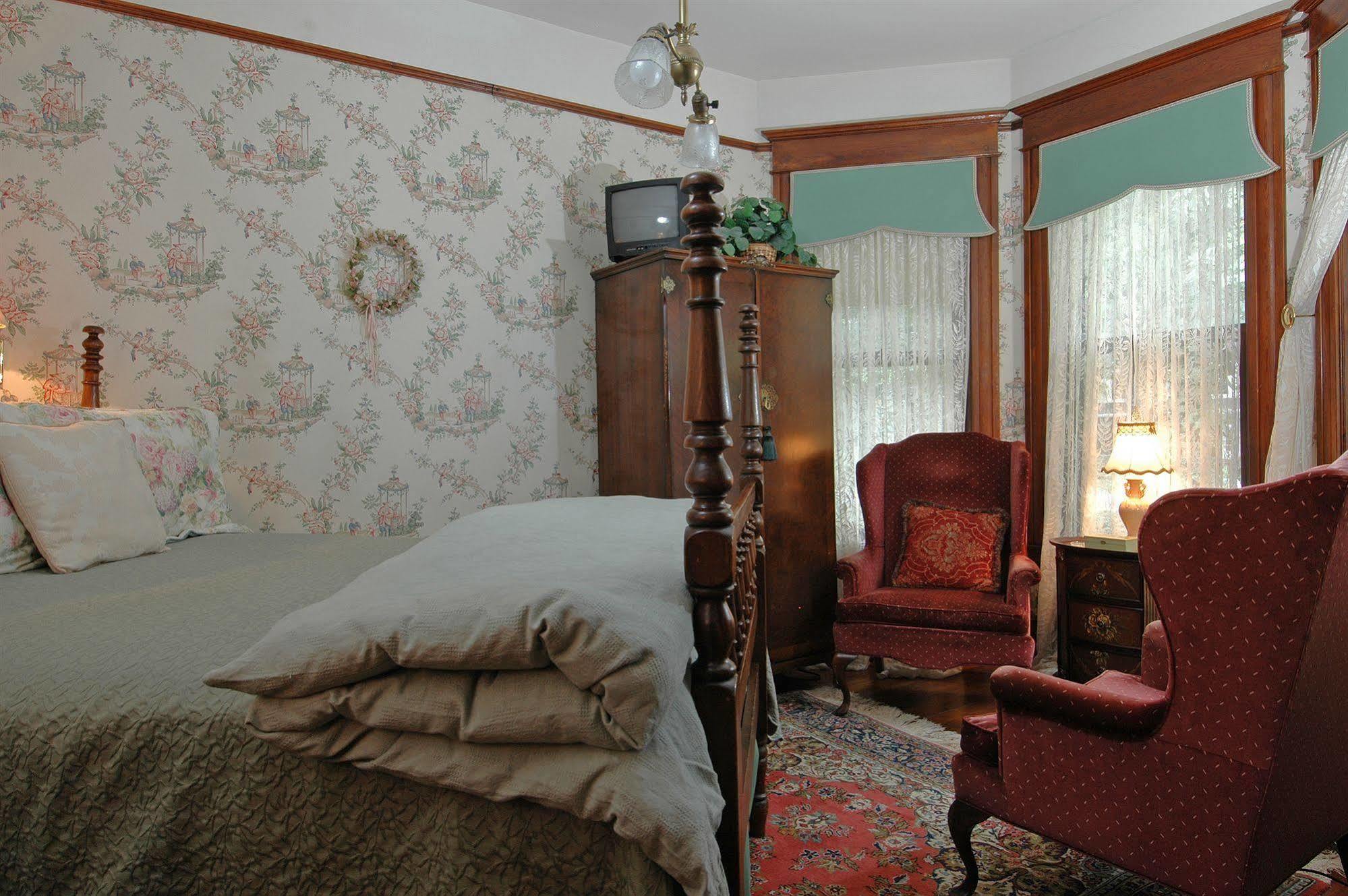 1899 Wright & Carriage House 3* Asheville