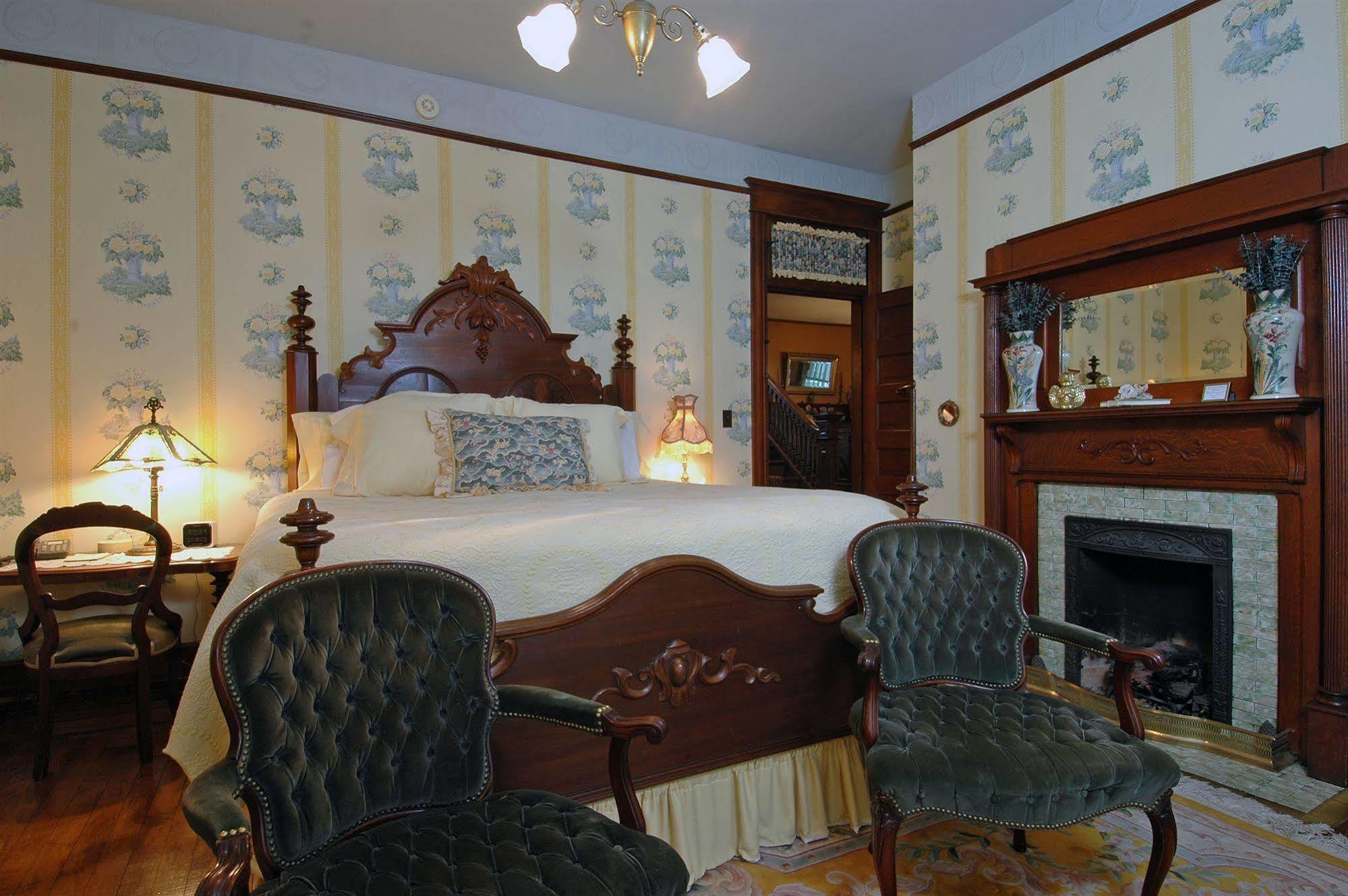 1899 Wright & Carriage House Asheville