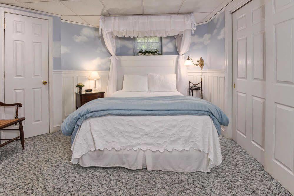 1899 Wright & Carriage House Bed & Breakfast 3*