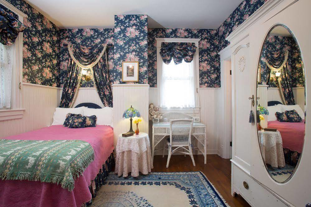 Bed & Breakfast 1899 Wright & Carriage House Asheville
