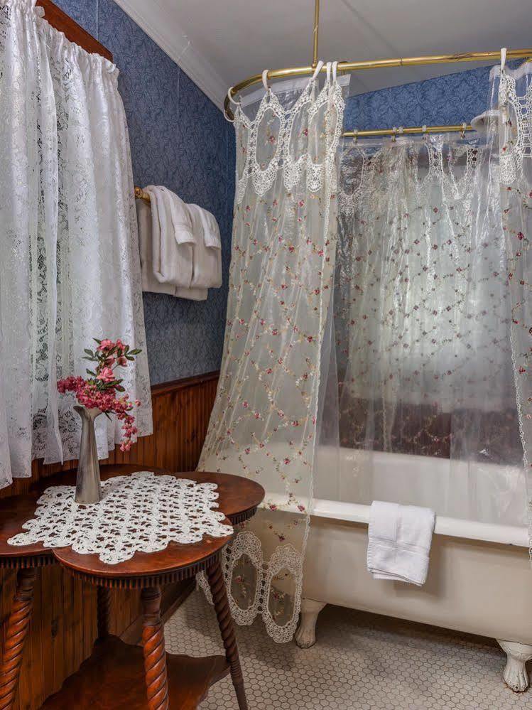 1899 Wright & Carriage House