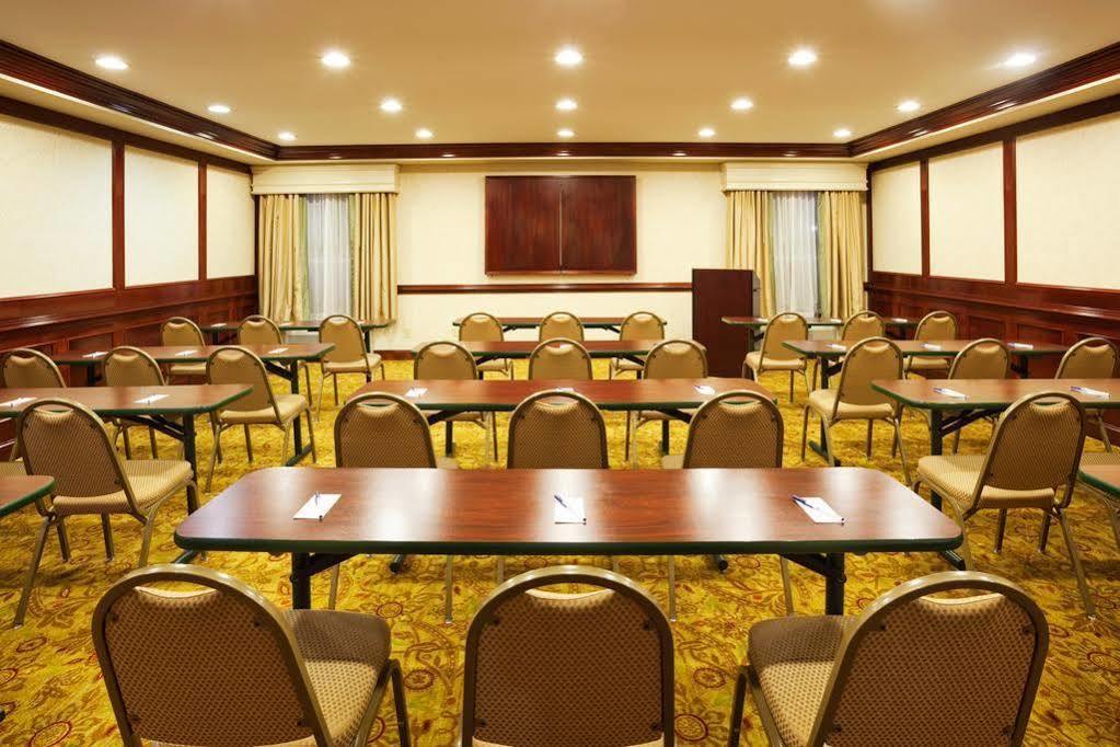 Holiday Express & Sw - Outlet Ctr Area By Ihg Hotel