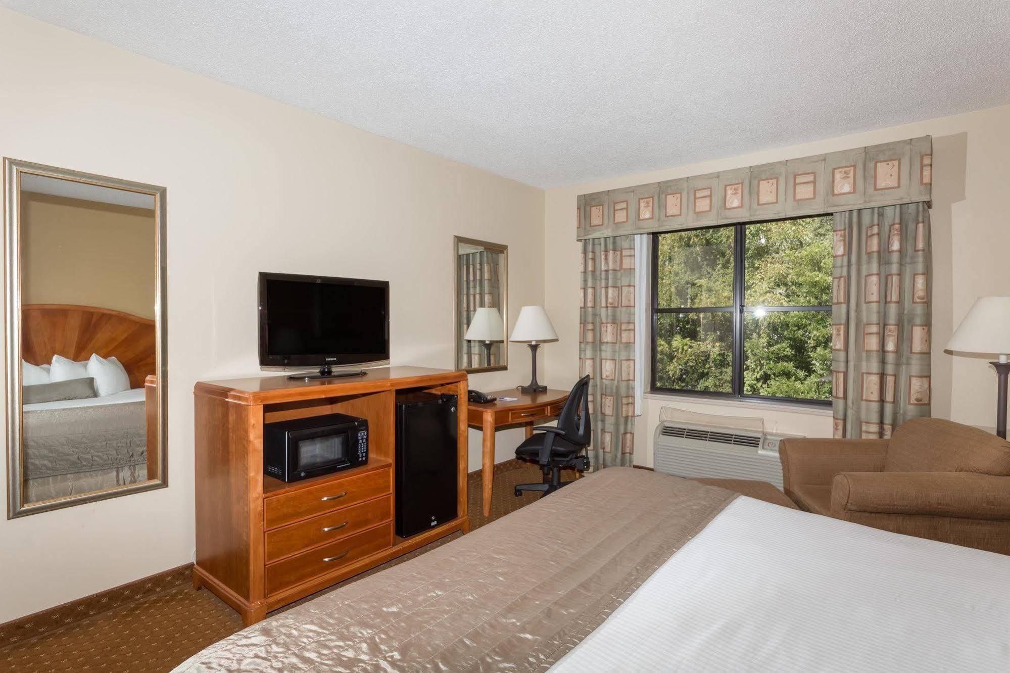 Baymont By Wyndham Asheville/biltmore 3*