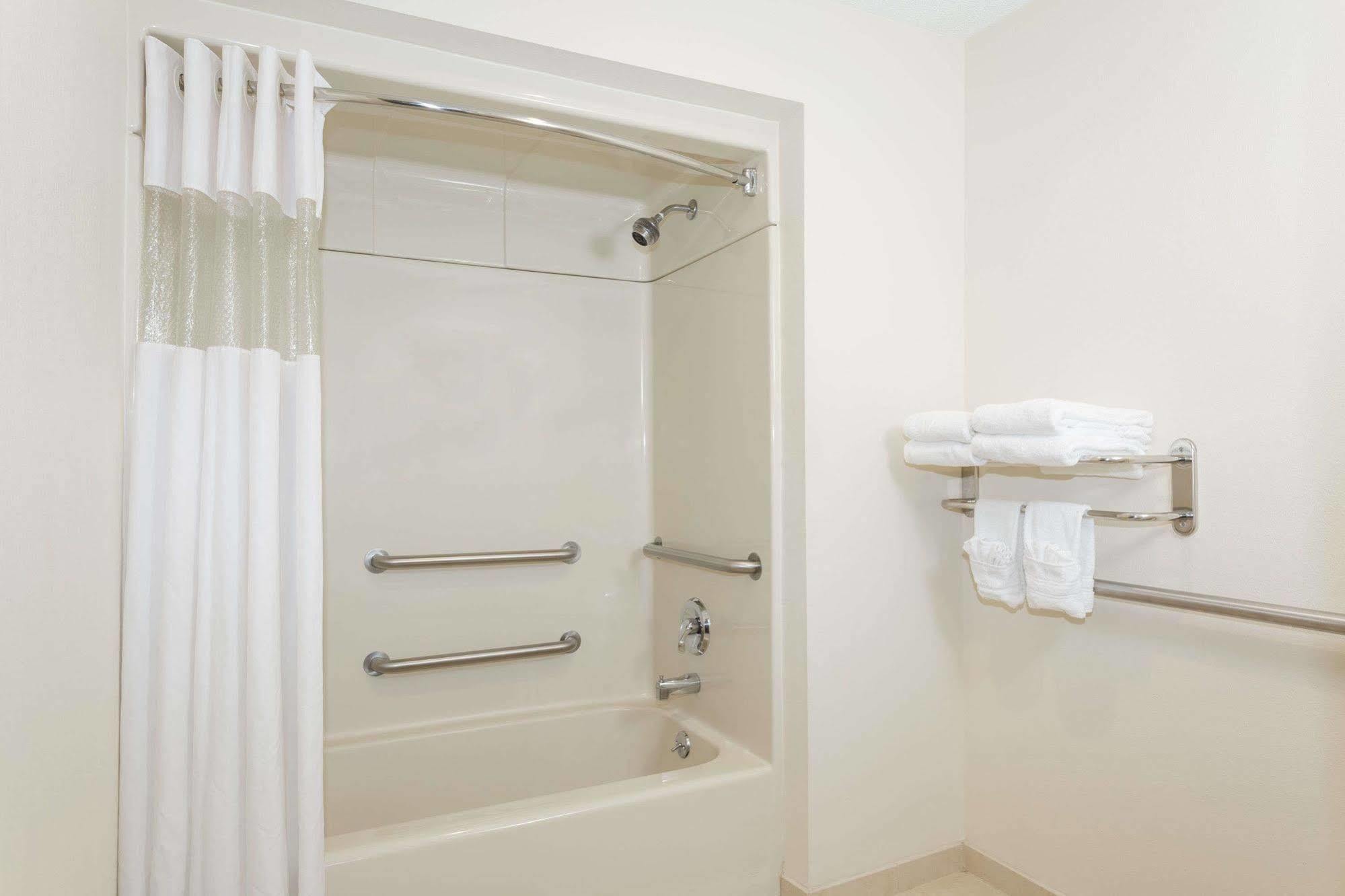 Baymont By Wyndham Asheville/biltmore 3*