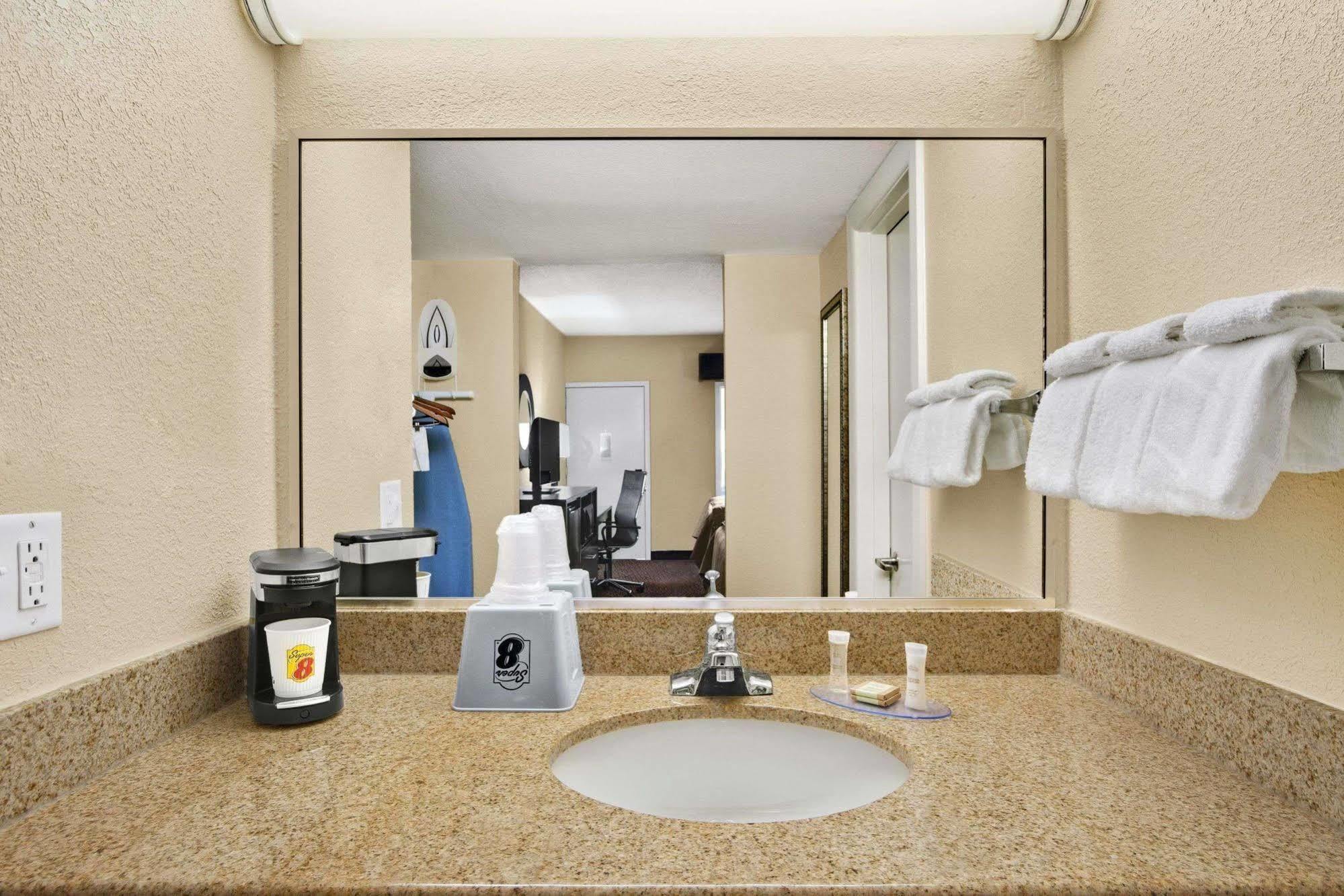 Quality Downtown Tunnel Rd Hotel