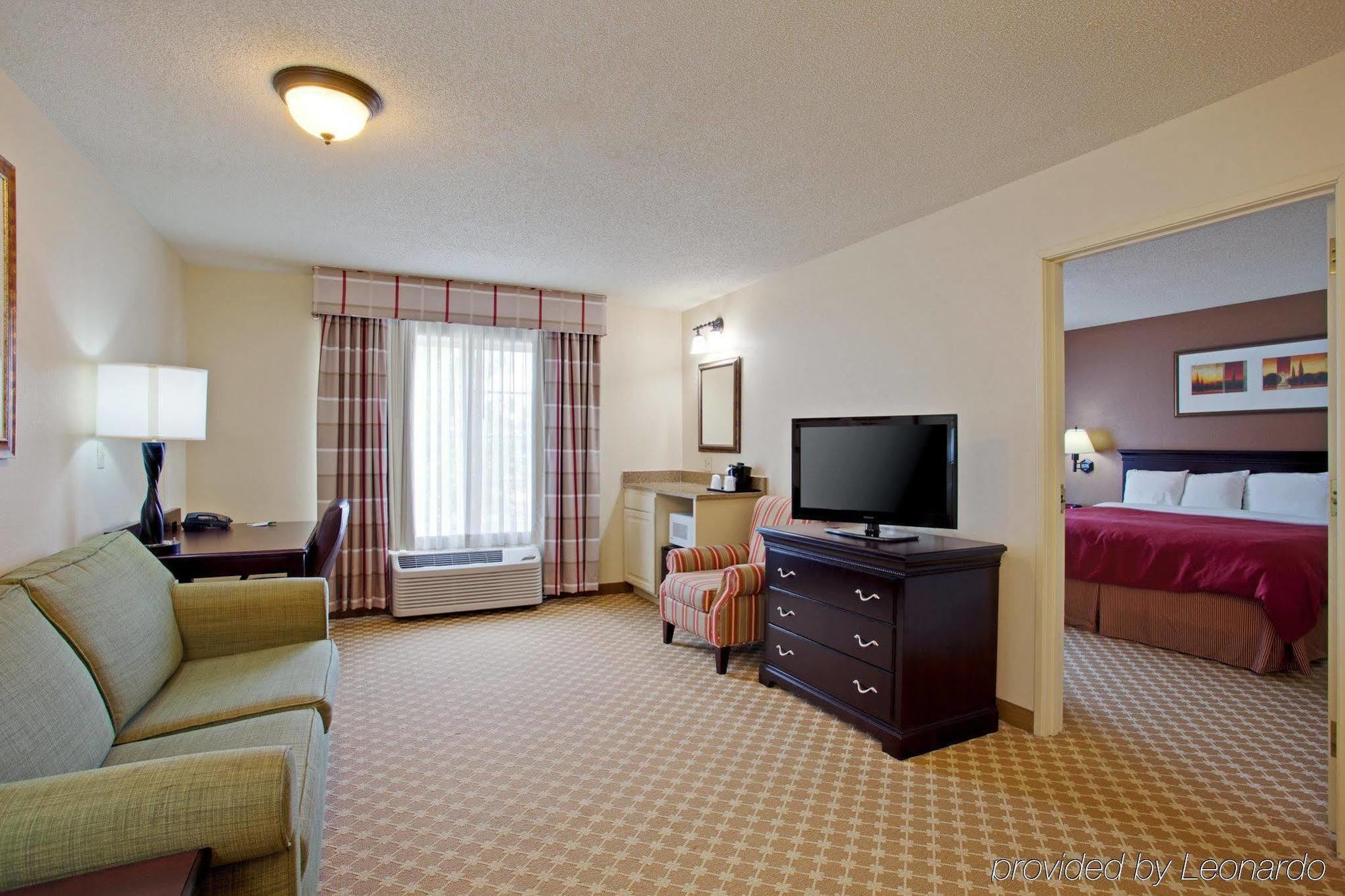 Hotel Country & By Radisson, At Outlet Mall, Nc 3*