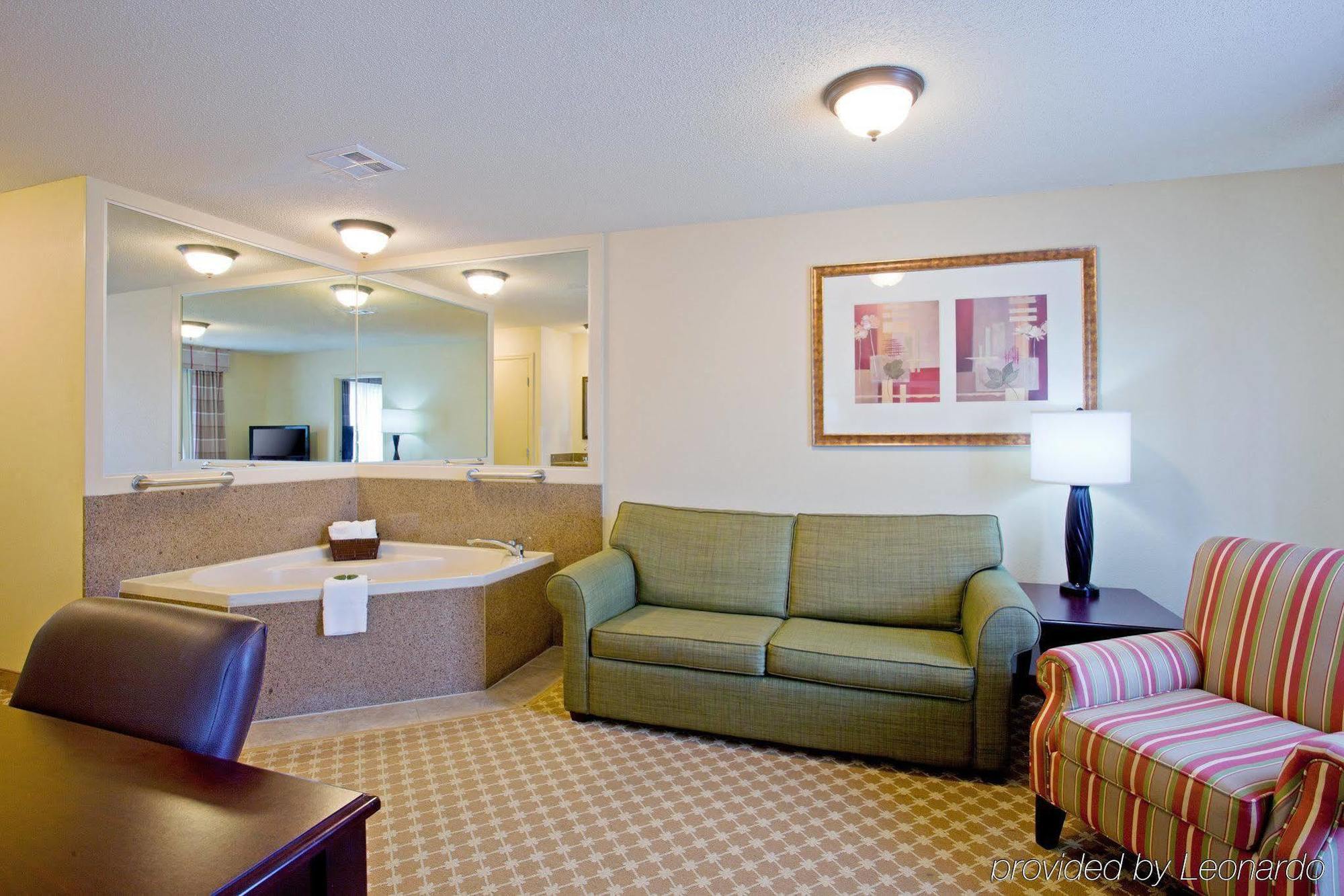 Hotel Country & By Radisson, At Outlet Mall, Nc 3*