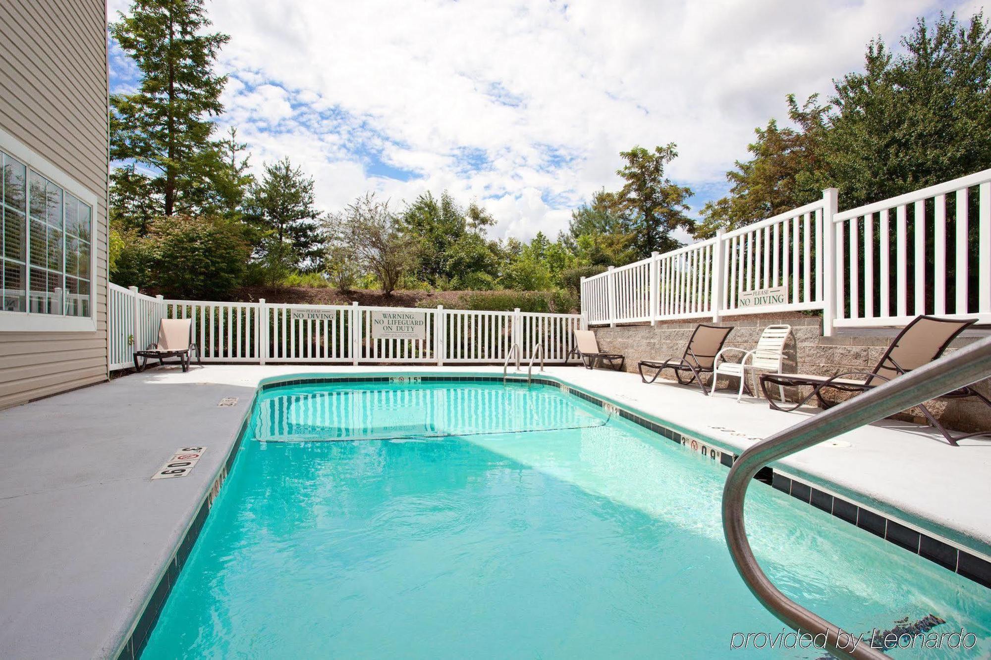 Country & By Radisson, At Outlet Mall, Nc 3* Asheville