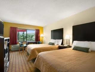 Hotel Ramada By Wyndham Southeast Asheville