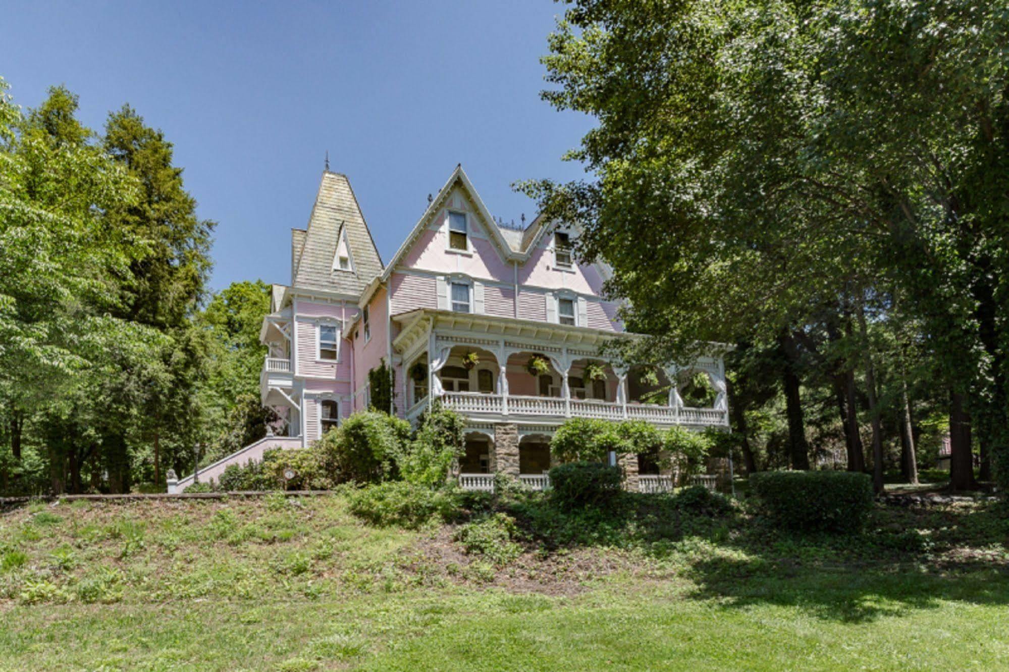 Bed & Breakfast Cedar Crest Asheville