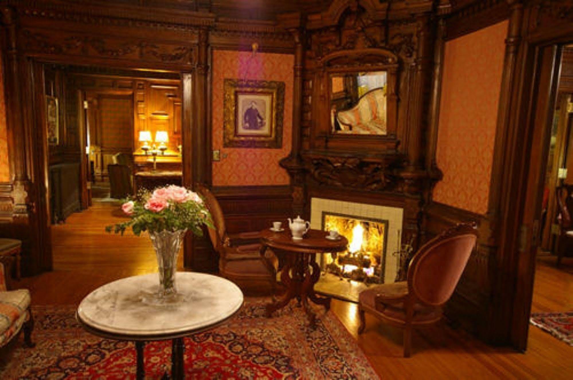 Cedar Crest Bed & Breakfast 3*