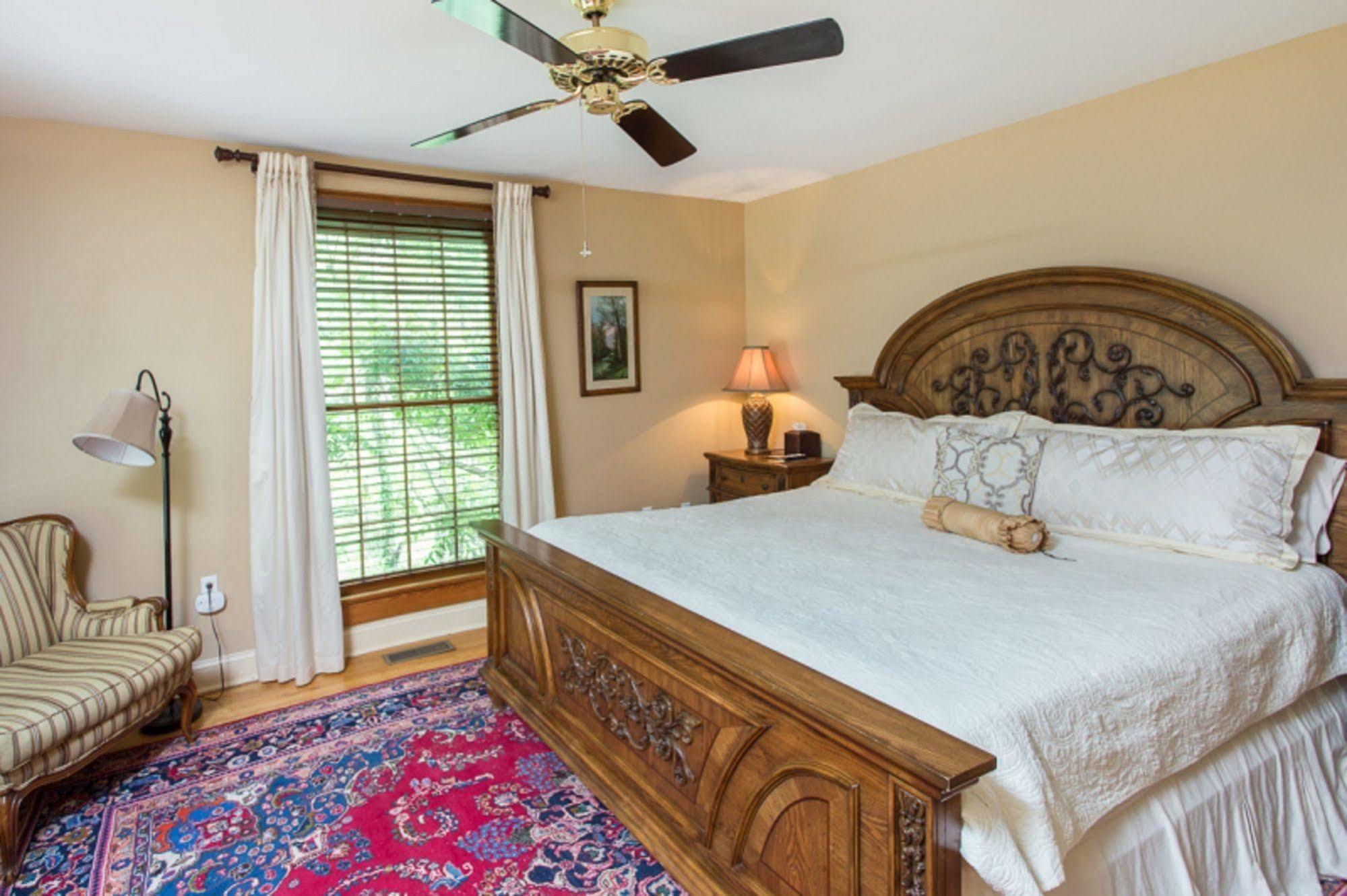 Bed & Breakfast Cedar Crest 3*