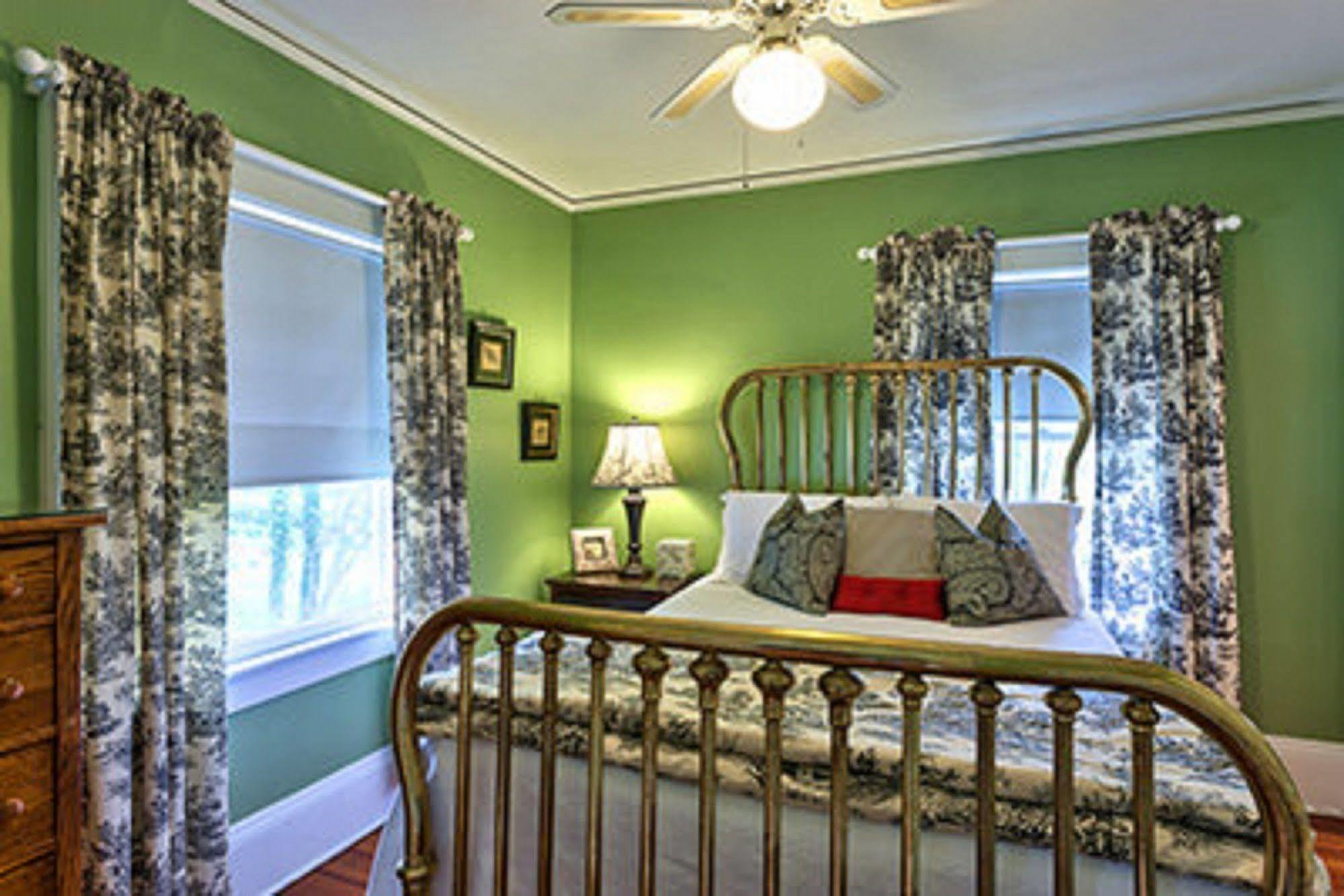 Cedar Crest Bed & Breakfast Asheville