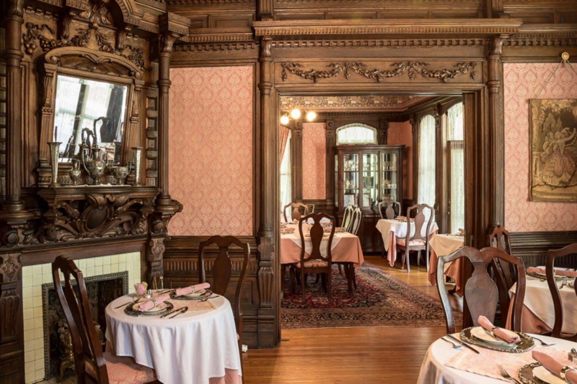 Bed & Breakfast Cedar Crest 3*