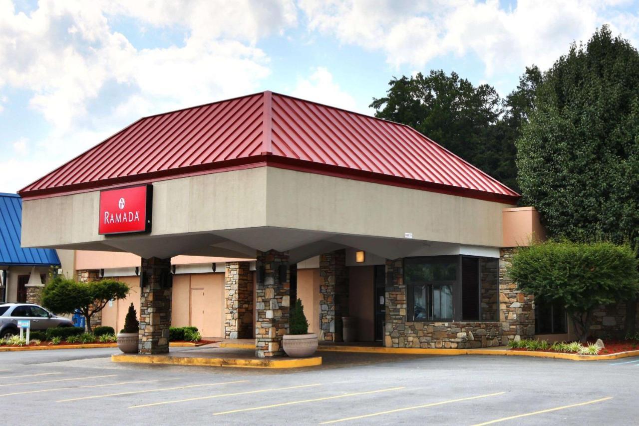 Hotel Ramada By Wyndham / Biltmore West 2*