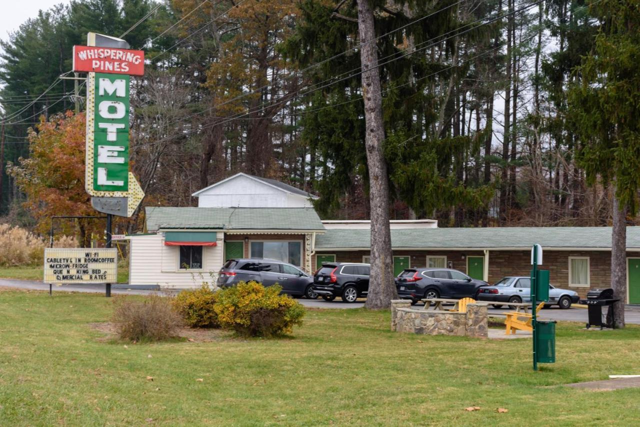 Whispering Pines - Motel 2*