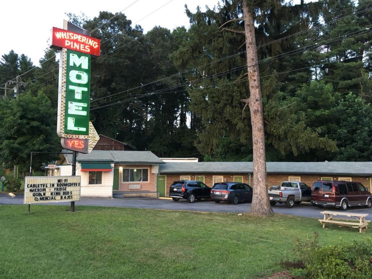 Whispering Pines - Motel