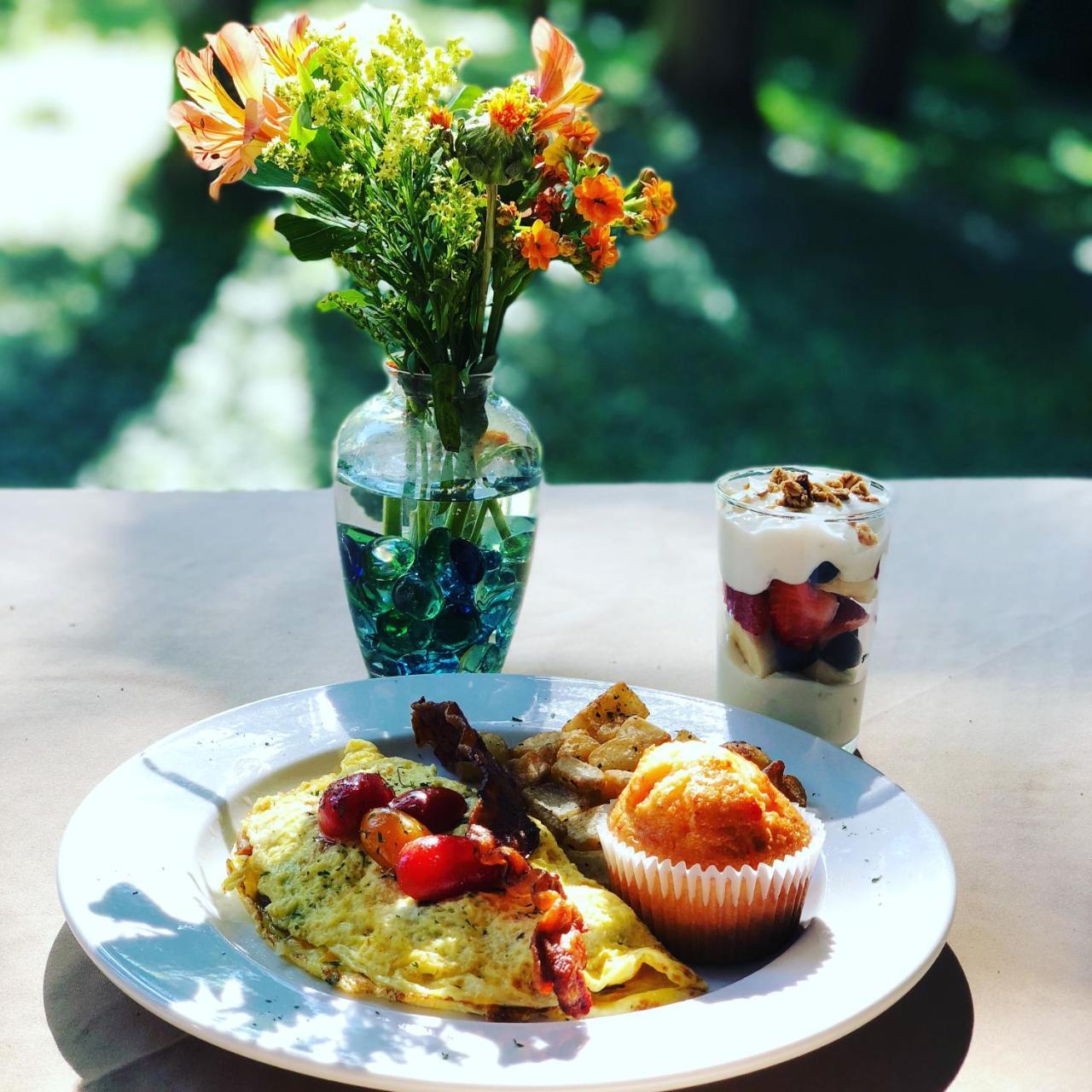 Cedar Crest Bed & Breakfast 3*