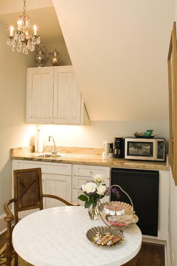 Black Walnut B&B Inn Bed & Breakfast 4*
