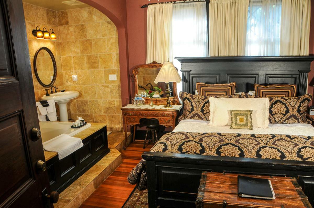 Bed & Breakfast Black Walnut B&B Inn 4*