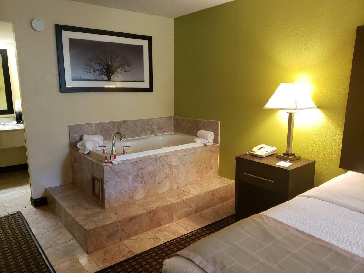 Days By Wyndham Asheville/mall