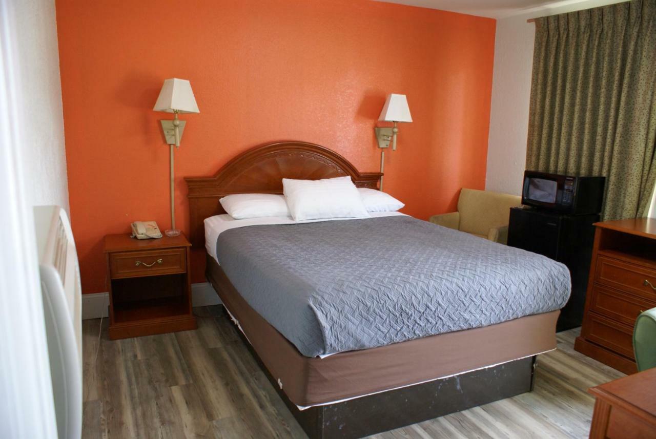 Motel Whispering Pines - 2*