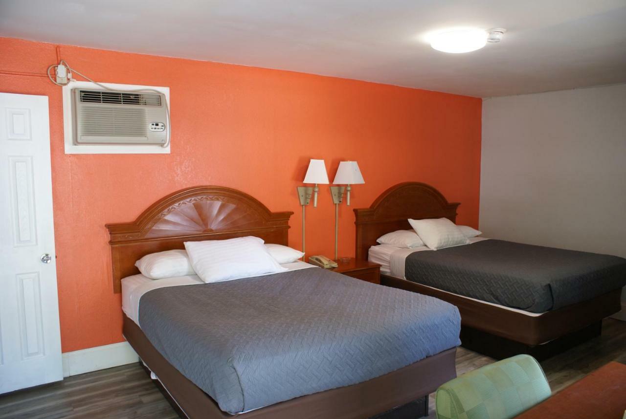 Motel Whispering Pines -