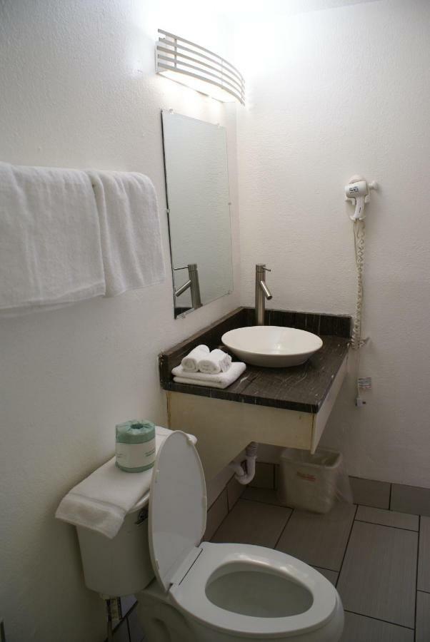 Whispering Pines - Motel Asheville