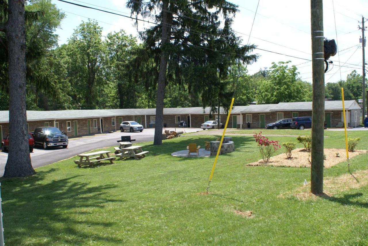 Whispering Pines - 2*