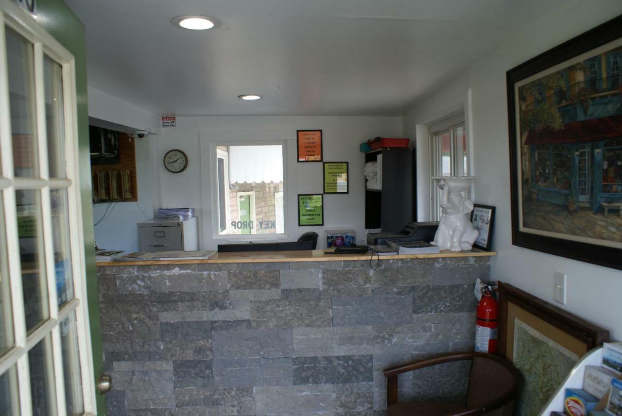 Motel Whispering Pines - 2*