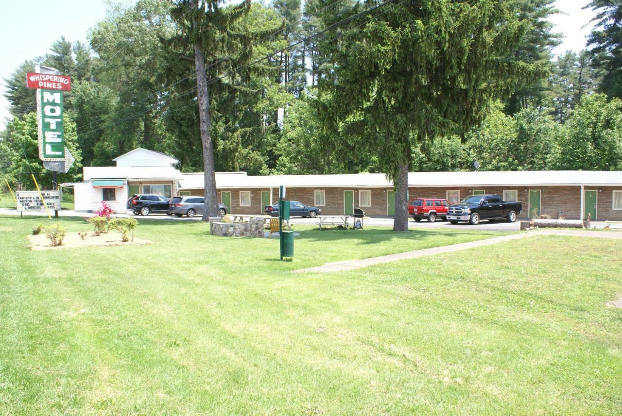 Motel Whispering Pines -