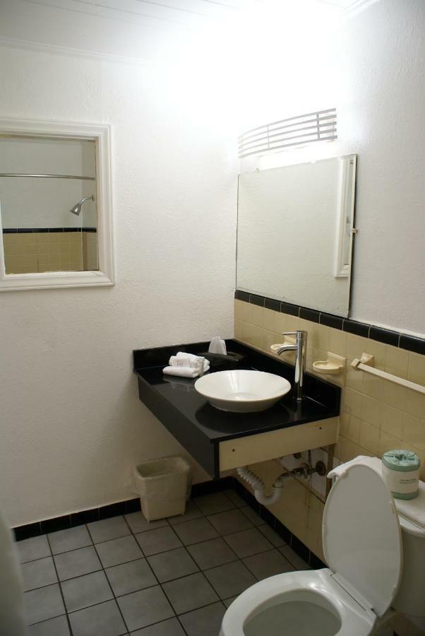 Motel Whispering Pines - 2*