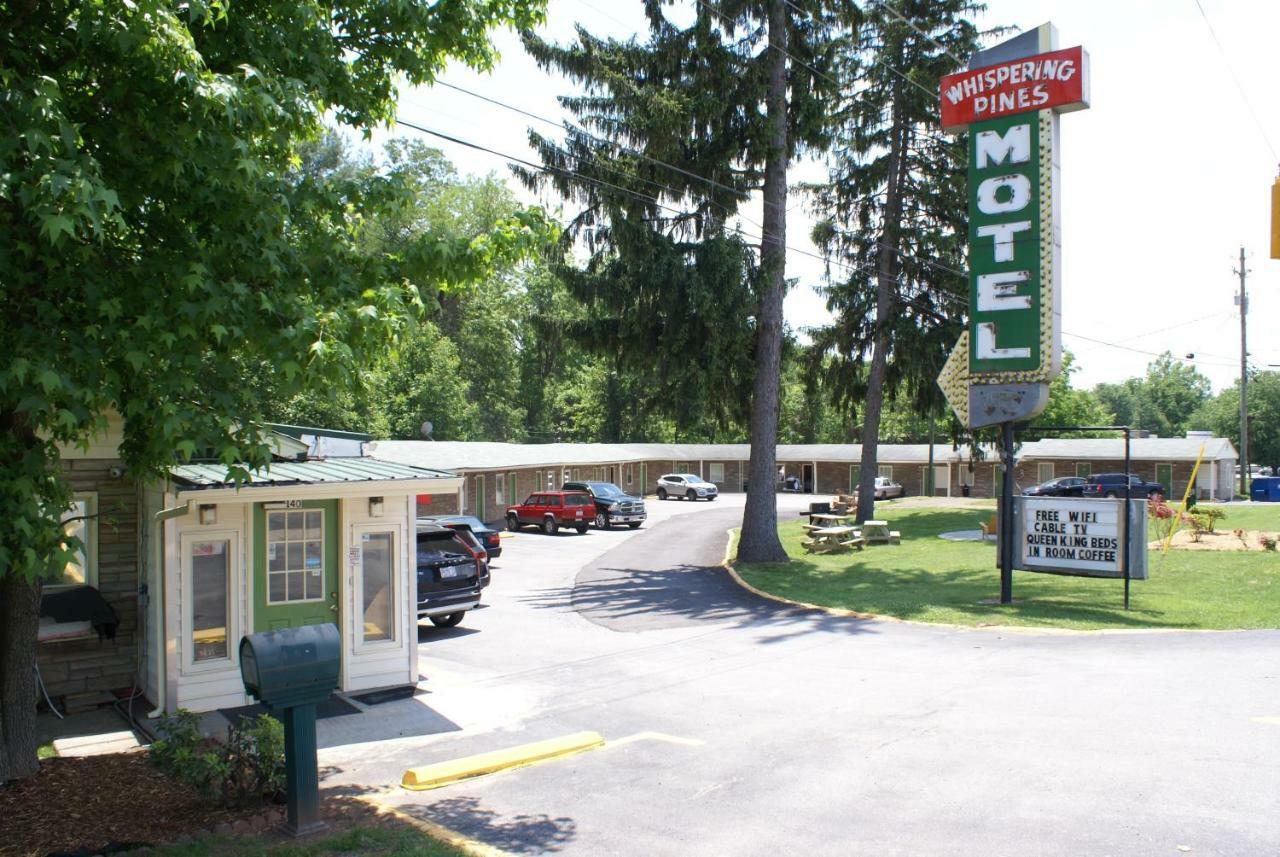 Whispering Pines - Motel 2*