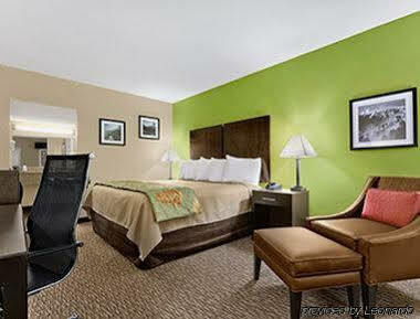 Hotel Quality Downtown Tunnel Rd 2*