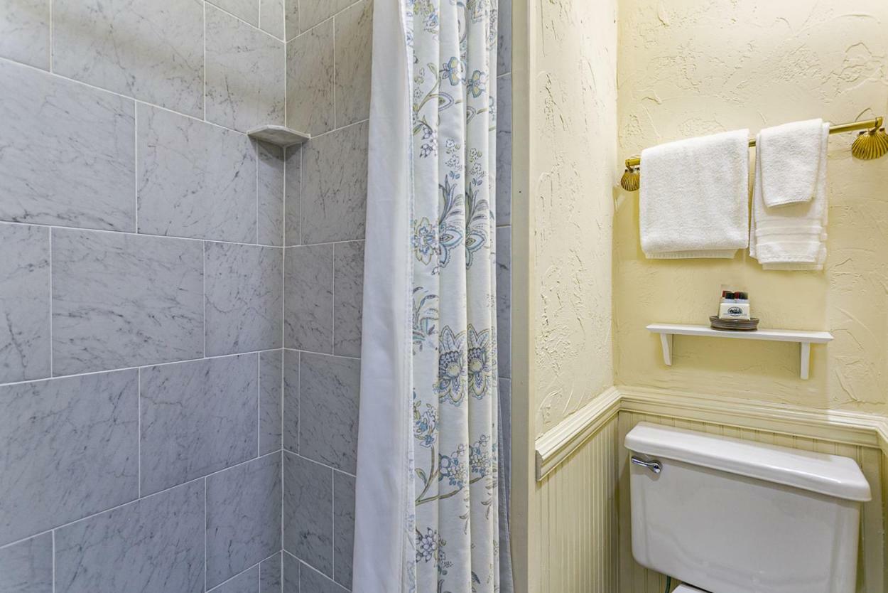 Cedar Crest Bed & Breakfast 3*