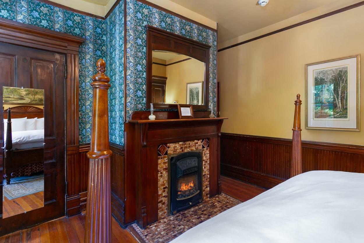 Cedar Crest 3* Asheville